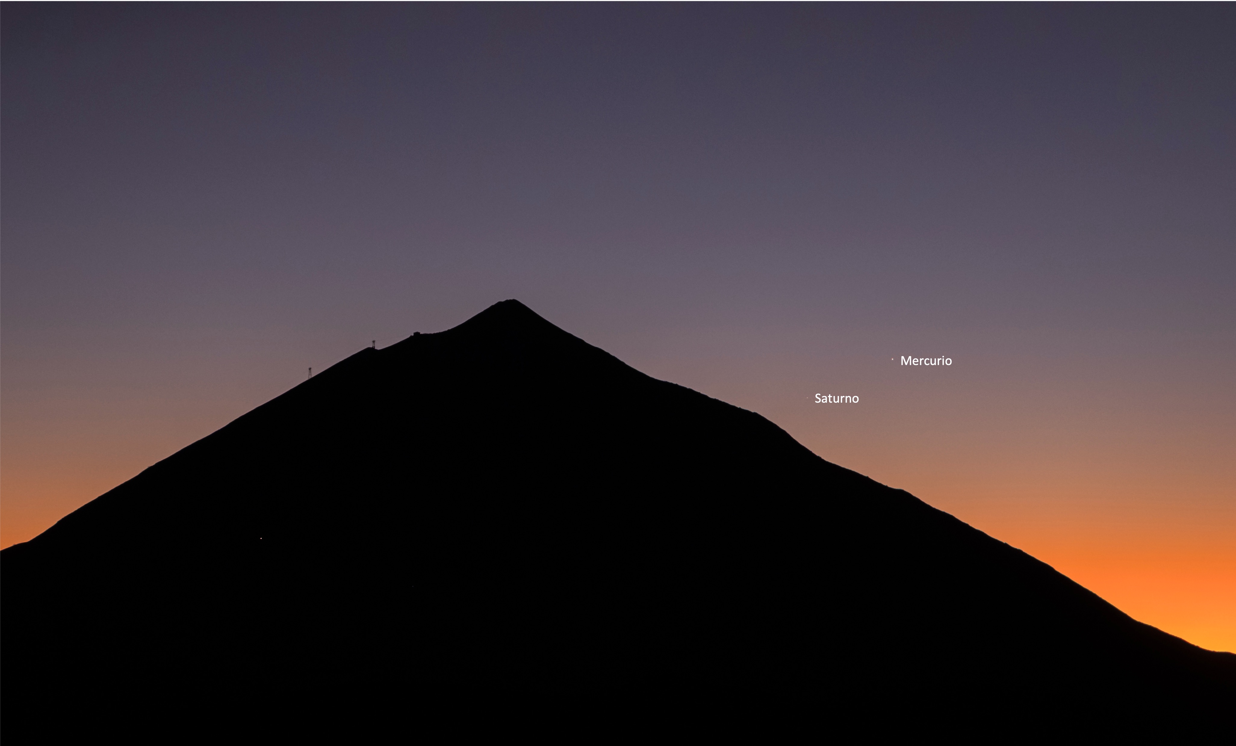 Detalle de Mercurio y Saturno tras la puesta de Sol en el Observatorio del Teide