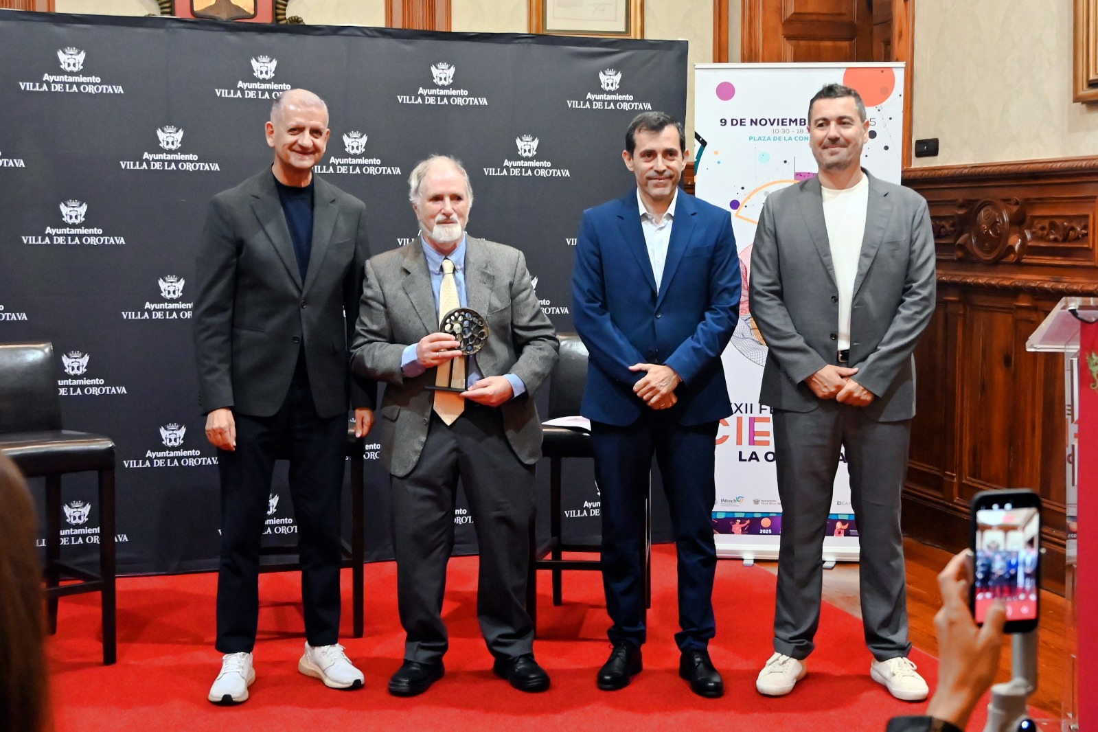 John Beckman con el Premio de la Feria de la Ciencia de La Orotava 