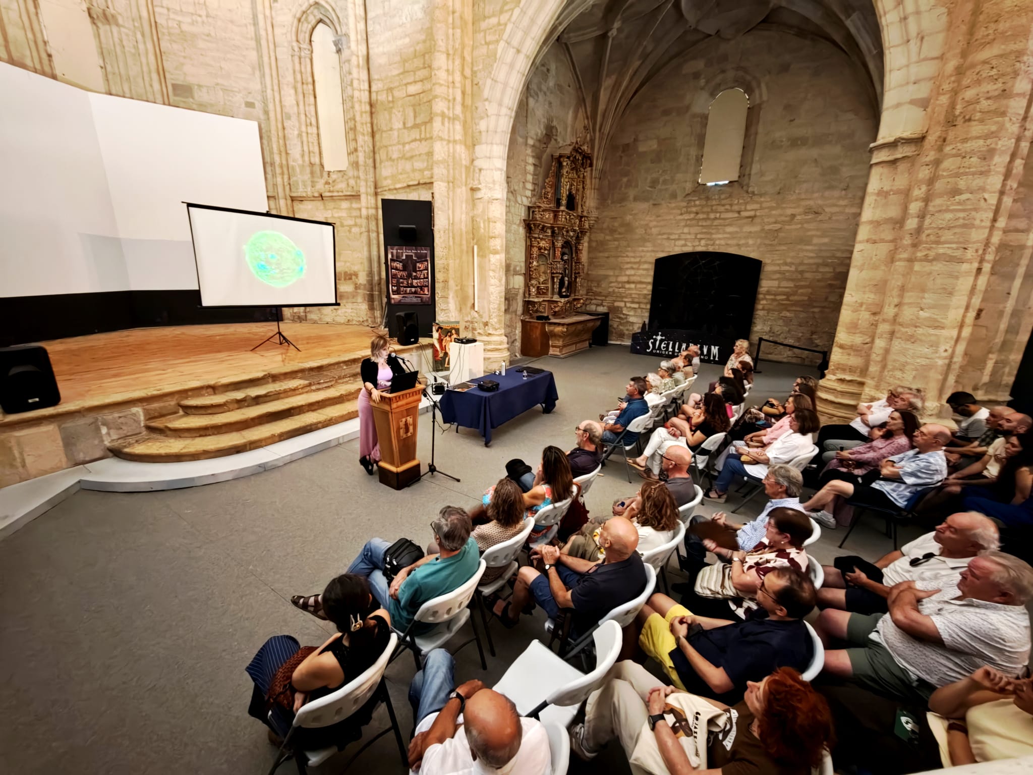 Charla de Eva Villaver en la Iglesia de Santa María de Frómista