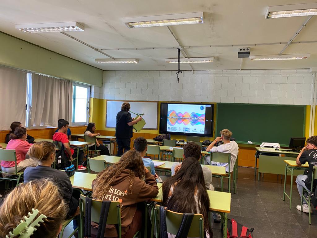 Attendees at the talk "The history of the Universe in 24 hours" at IES Prof. Martín Miranda.