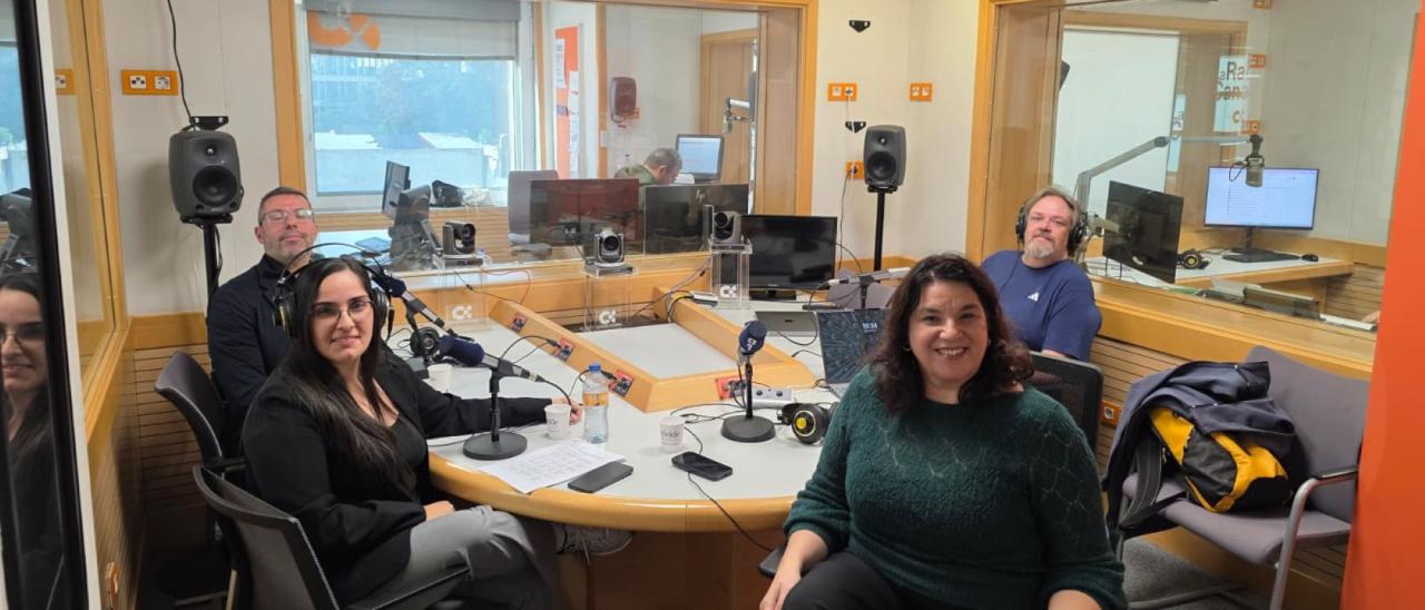 Un momento de la grabación del programa de radio Soñando Estrellas con Jonay González, Silvia Granja, Verónica Martín y Alfred Rosenberg / IAC