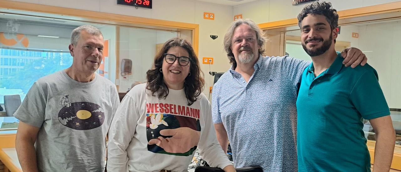 Verónica Martín junto a los protagonistas del programa: José Acosta, Alfred Rosenberg y Alberto Fox / IAC