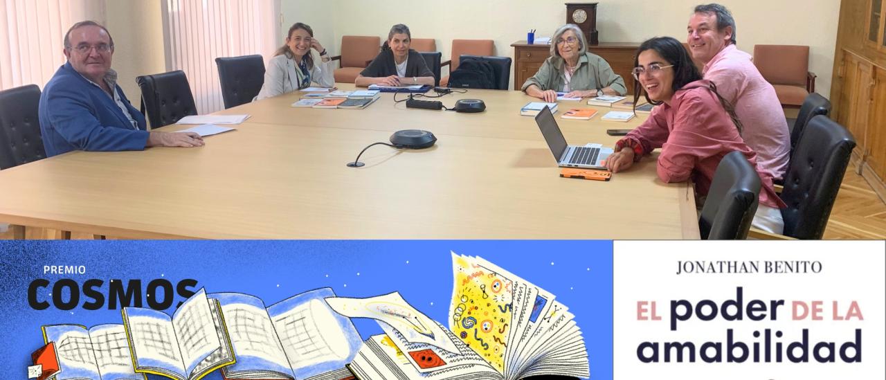 Members of the Scientific Evaluation Committee and books participating in the deliberation of the Cosmos Prize 2026.