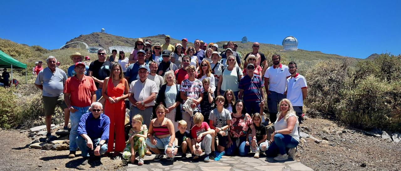 Vecinos y vecinas de Garafía junto al personal del Observatorio del Roque de los Muchachos durante las Jornadas de Puertas Abiertas