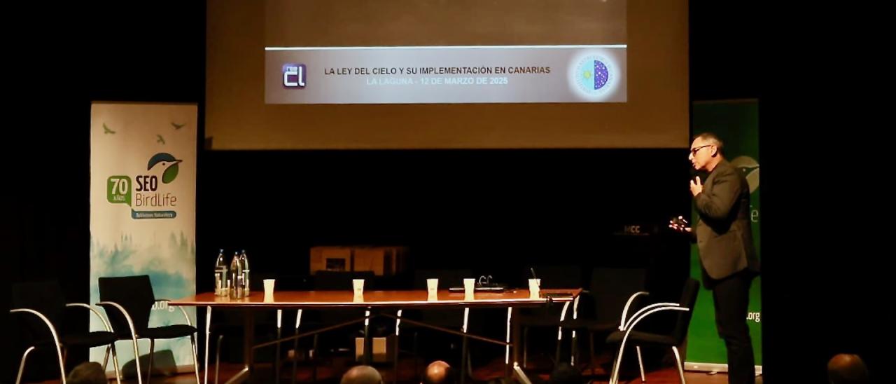 Federico de La Paz (OTPC) durante la jornada 'Contaminación lumínica y biodiversidad’ 