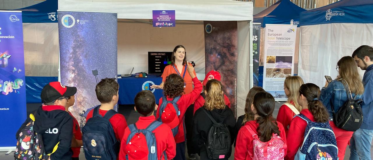 Students visit the IAC stand at the Miniferia de la Ciencia y la Innovacion 2025 held on La Palma