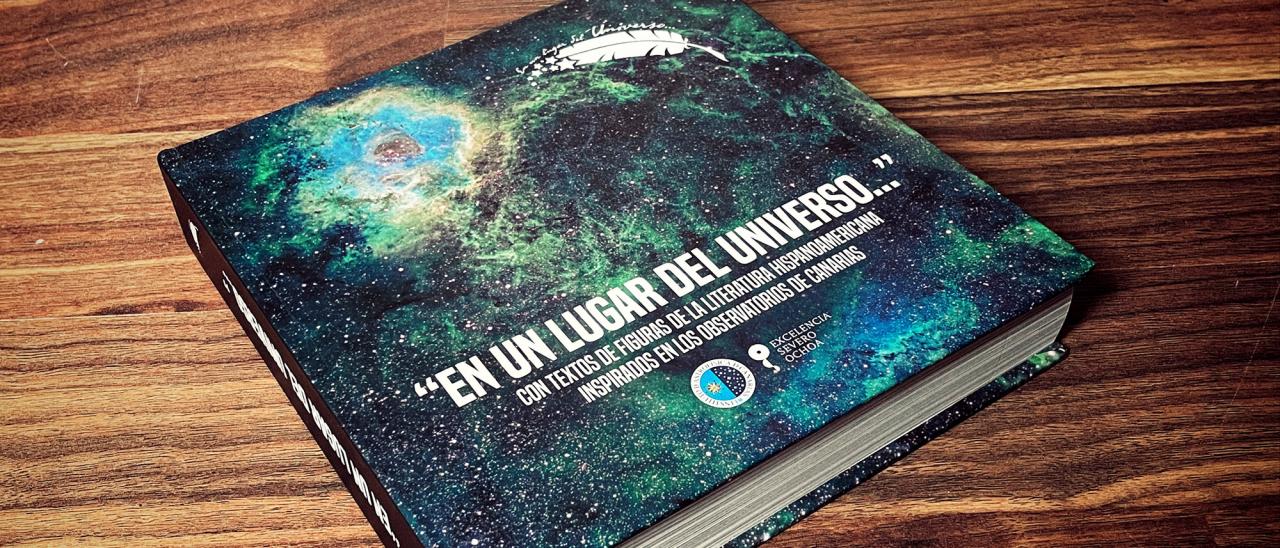 Ejemplar del libro “En un lugar del Universo…” editado por el IAC. Foto: Inés Bonet (IAC).