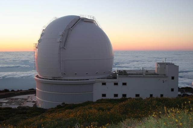 El Telescopio William Herschel al atardecer