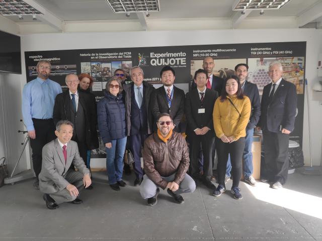 El embajador de Japón en el Observatorio del Teide junto a varios acompañantes