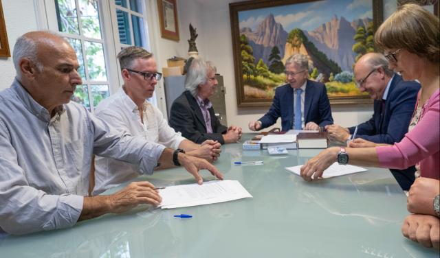 Representantes de las instituciones que conforman la Fundación Canaria EST