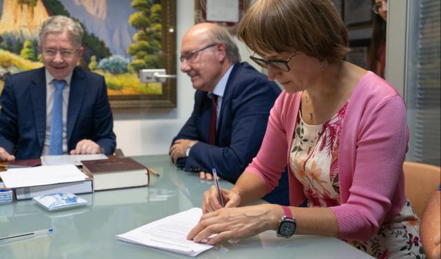 Svetlana Berdyugina durante la firma de la Fundación Canaria EST