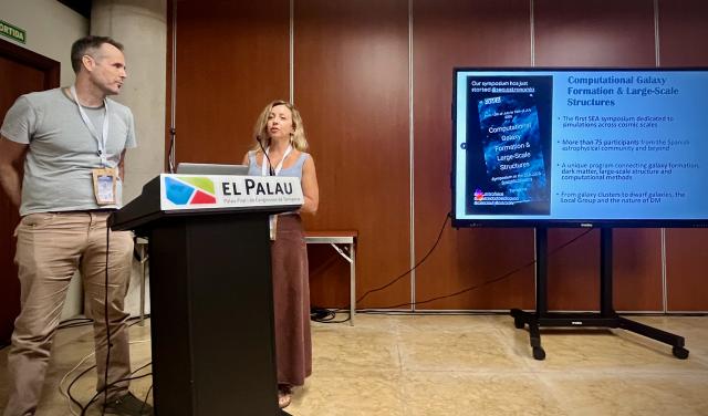Arianna Di Cintio, a researcher at the IAC and lecturer at the ULL, alongside José Oñorbe from Seville, a researcher and lecturer at the University, during the symposium ‘Computational Galaxy Formation & Large-Scale Structures’ 