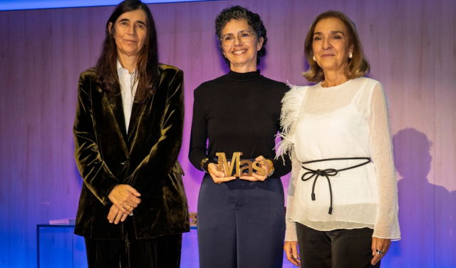 La premiada en Ciencia, Julia de León, con María Blasco (CNIO) y Carmen Vela (Gold Standard Diagnostics). La premiada en Ciencia, Julia de León, con María Blasco (CNIO) y Carmen Vela (Gold Standard Diagnostics).