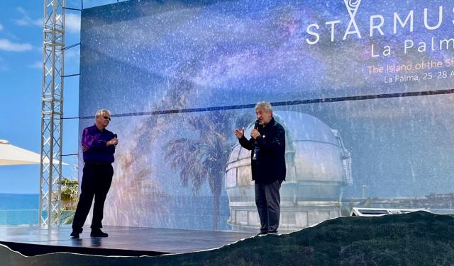 El director del IAC, Valentín Martínez Pillet, y Garik Israelian, cofundador de Starmus e investigador del IAC, durante la inauguración del Festival en La Palma