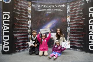 Algunos de las niños y niños que participaron en las actividades organizadas por el IAC por el Día Internacional de la Mujer y la Niña en la Ciencia. Crédito: Elena Mora (IAC).