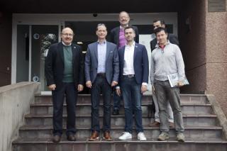 From left to right: Rafael Rebolo, IAC Director; Florian Lennert, Associate Director of the London School of Economics (LSE); Carlos Martínez, IAC Subdirector; Frank Wenecke, founder of the German Company Dronemasters; Javier Garabal, adviser to the Canar From left to right: Rafael Rebolo, IAC Director; Florian Lennert, Associate Director of the London School of Economics (LSE); Carlos Martínez, IAC Subdirector; Frank Wenecke, founder of the German Company Dronemasters; Javier Garabal, adviser to the Canar