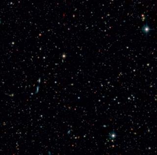 Imagen compuesta de campo de OTELO. El campo explorado cubre poco más de 50 minutos de arco cuadrados -lo que equivale a un área unas 13 veces más pequeña que la Luna llena- y está inscrito en la conocida como Franja Extendida de Groth, una zona del cielo 11975