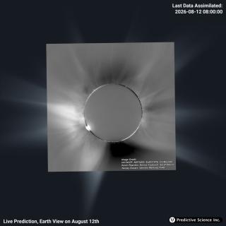 Imagen superpuesta de la corona Solar captada por el equipo NATE en Palencia en el eclipse total de Sol del 12 de agosto sobre la última predicción realizada unas horas antes del eclipse por el IAC y el grupo Predictive Science Inc de California 