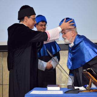 John Beckman durante el acto de investidura como Doctor Honoris Causa por la Universidad de Almería