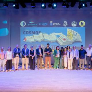 Imagen de las personas premiadas y los componentes de los distintos jurados del Premio Cosmos 2026 / IAC