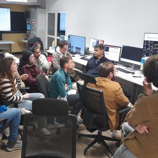 Participants in the practical training of the EDUCADO project in the control room of the William Herschel Telescope (WHT) at the Roque de los Muchachos Observatory (La Palma). Participants in the practical training of the EDUCADO project in the control room of the William Herschel Telescope (WHT) at the Roque de los Muchachos Observatory (La Palma).