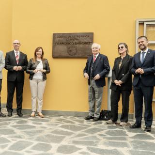 Unveiling of the plaque of the Francisco Sánchez Astrophysics Centre on La Palma,