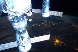 Estación Espacial Internacional (ISS) sobrevolando la Península Ibérica. Destaca la contaminación lumínica que emite la ciudad de Madrid. STARS4ALL pretende concienciar a la sociedad sobre el problema de la contaminación lumínica y defender los cielos osc 8453