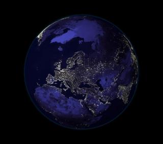 Foto de satélite que muestra la Tierra de noche iluminada por el brillo de la luz artificial.Crédito: C. Mayhew and R. Simmon (NASA/GSFC). 8063